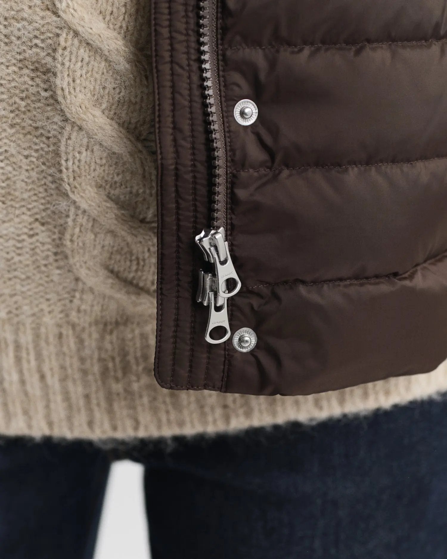 Ελαφρύ Αμάνικο Μπουφάν Με Πούπουλo GANT