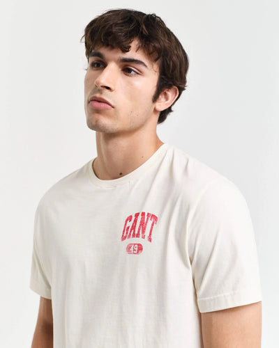 T-shirt GANT 100% βαμβάκι, κανονική γραμμή, ριπ λαιμόκοψη, λογότυπο GANT 49 με ραγισμένο εφέ στο στήθος, κωδ. 3G2003292