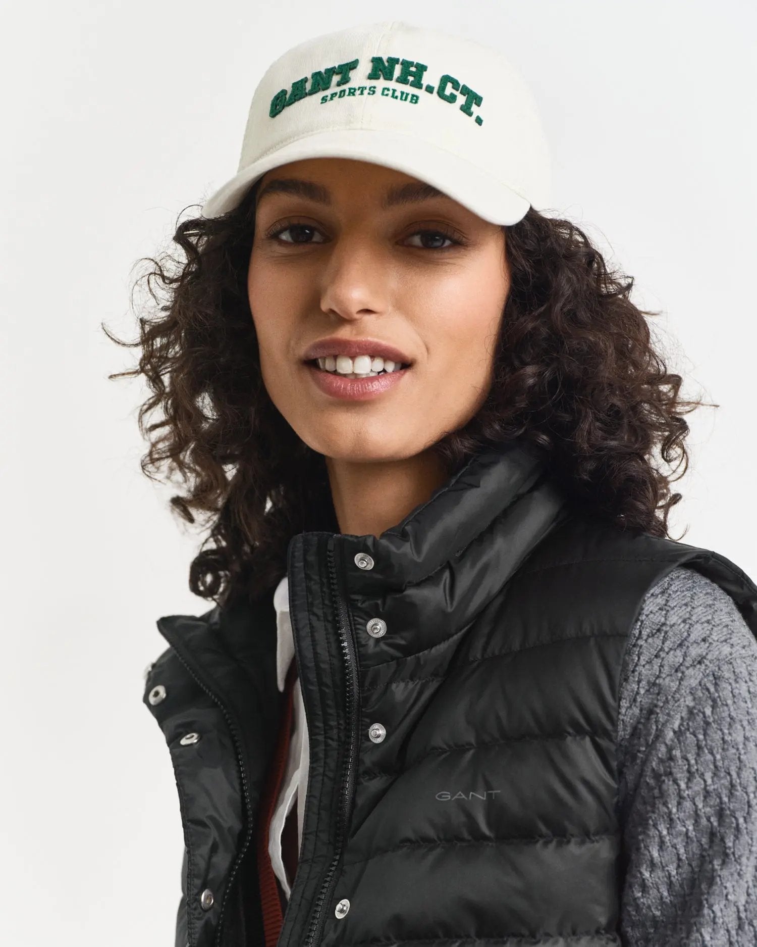 Ελαφρύ Αμάνικο Μπουφάν Με Πούπουλo GANT