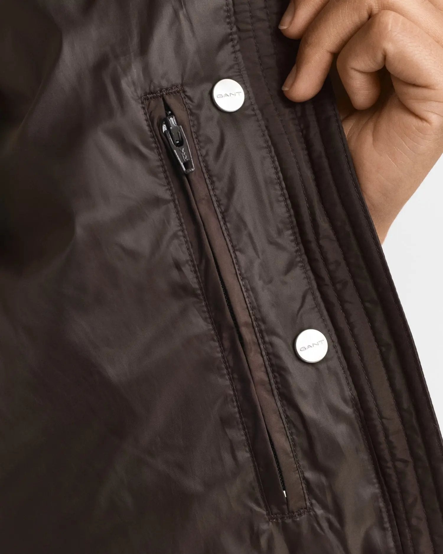 Ελαφρύ Αμάνικο Μπουφάν Με Πούπουλo GANT