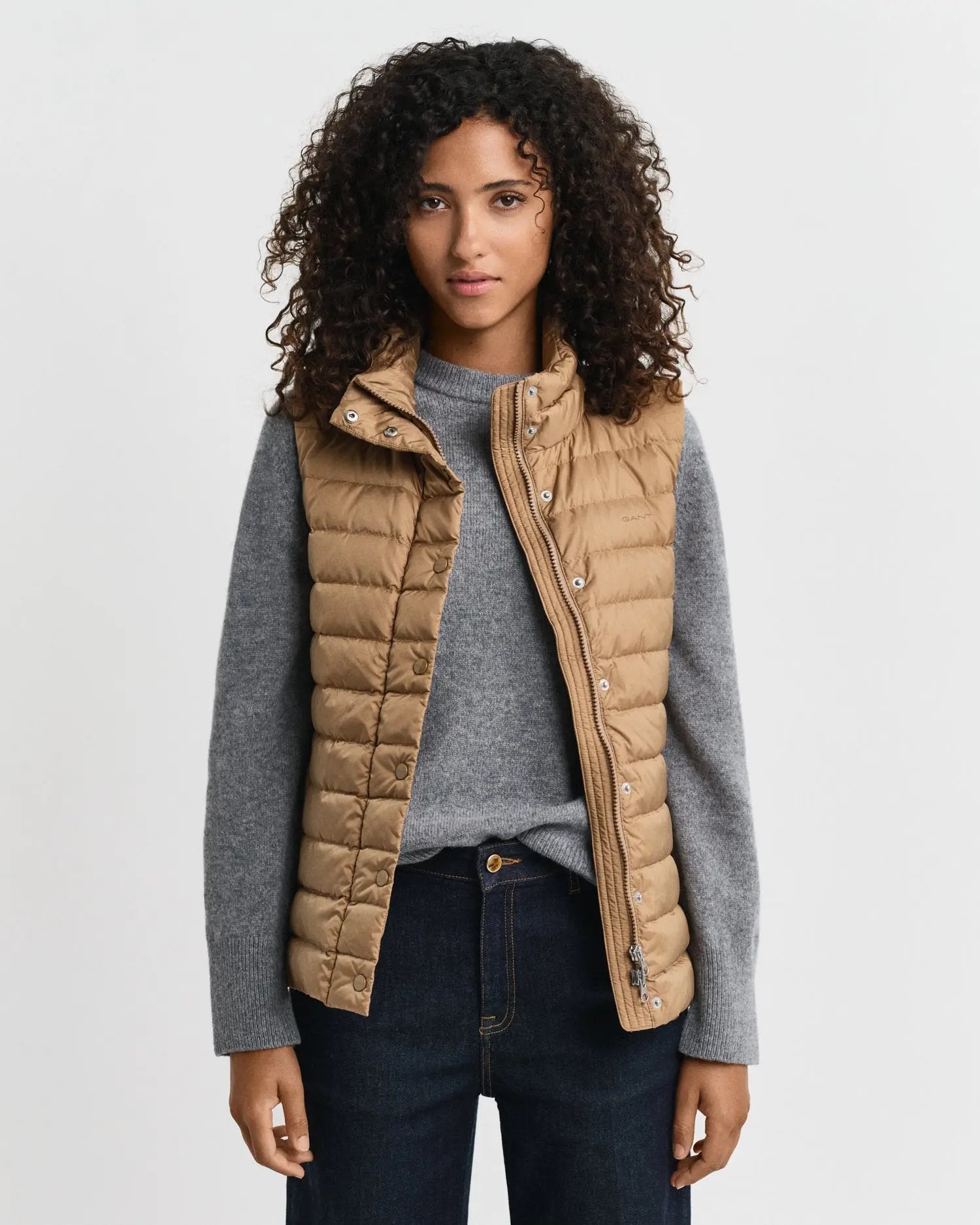 Ελαφρύ Αμάνικο Μπουφάν Με Πούπουλo GANT