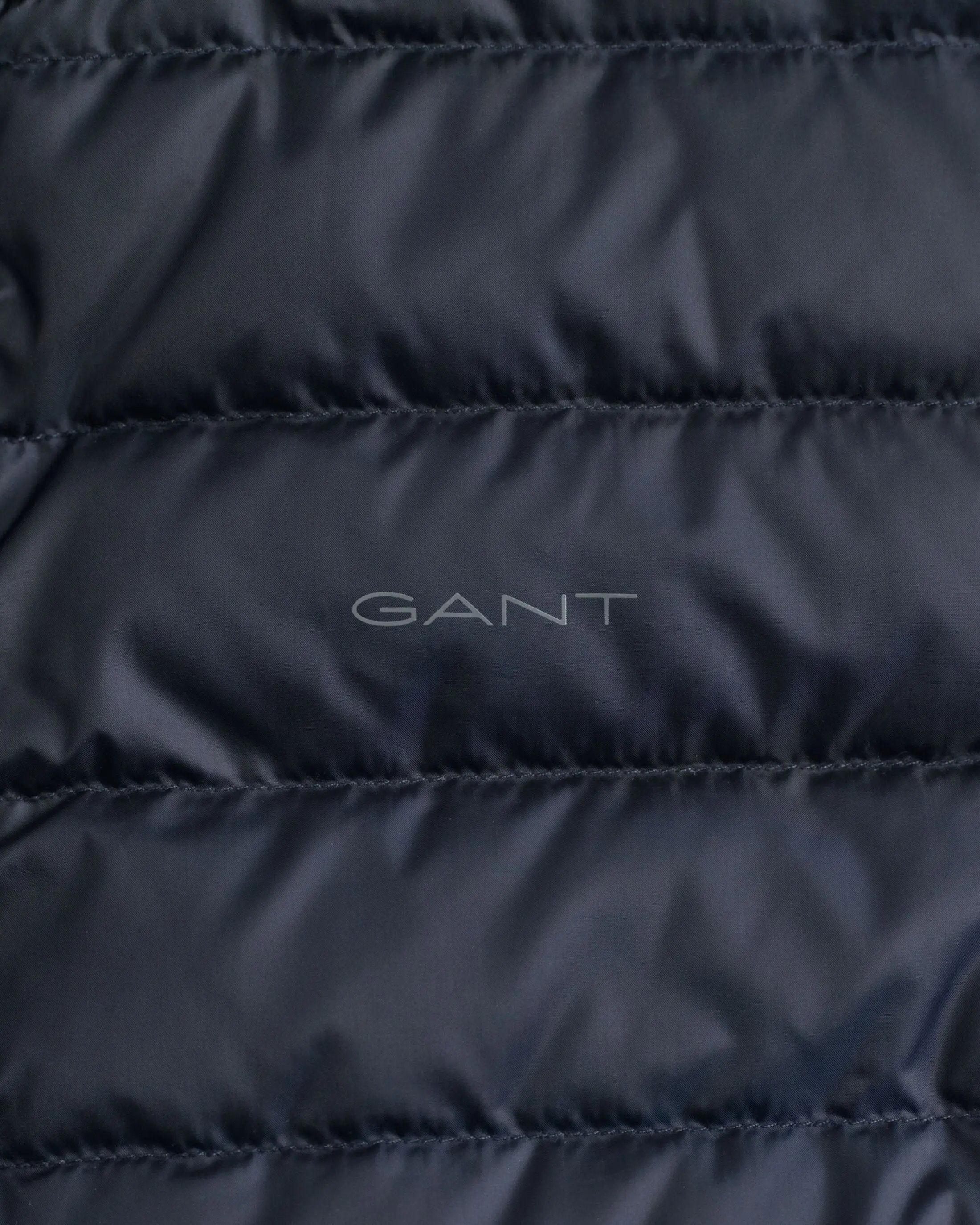 Ελαφρύ Αμάνικο Μπουφάν Με Πούπουλo GANT