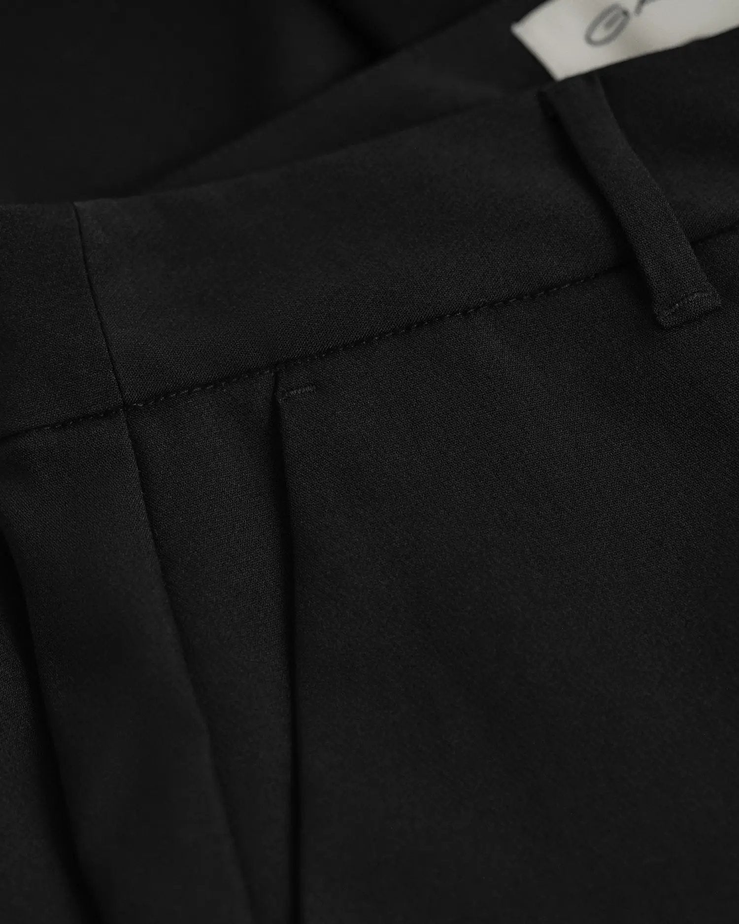 Παντελόνι Crop Mε Πτυχώσεις & Λοξές Τσέπες GANT