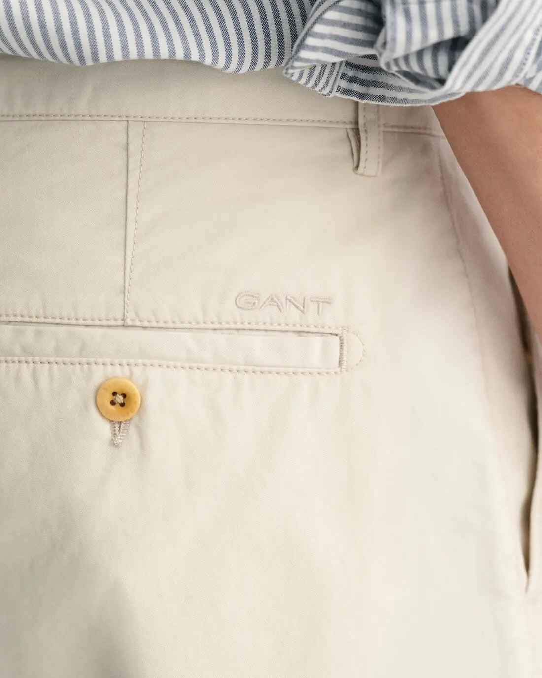Σορτς Chinos σε Χαλαρή Γραμμή (Outlet) GANT