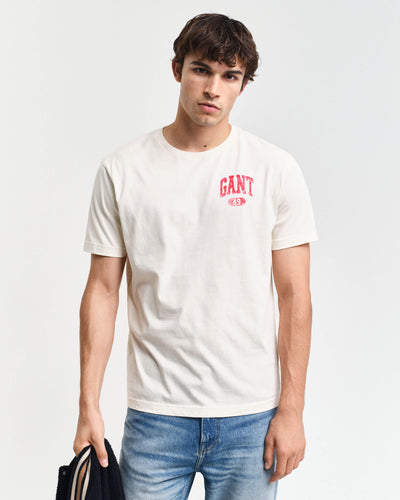 T-shirt GANT 100% βαμβάκι, κανονική γραμμή, ριπ λαιμόκοψη, λογότυπο GANT 49 με ραγισμένο εφέ στο στήθος, κωδ. 3G2003292