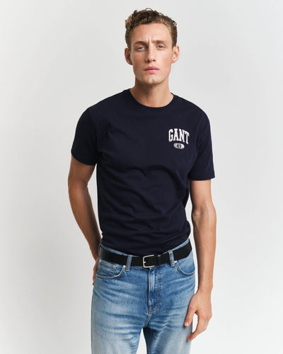 T-shirt GANT 100% βαμβάκι, κανονική γραμμή, ριπ λαιμόκοψη, λογότυπο GANT 49 με ραγισμένο εφέ στο στήθος, κωδ. 3G2003292