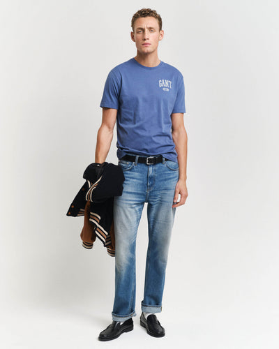 T-shirt GANT 100% βαμβάκι, κανονική γραμμή, ριπ λαιμόκοψη, λογότυπο GANT 49 με ραγισμένο εφέ στο στήθος, κωδ. 3G2003292