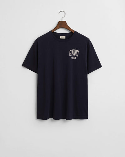 T-shirt GANT 100% βαμβάκι, κανονική γραμμή, ριπ λαιμόκοψη, λογότυπο GANT 49 με ραγισμένο εφέ στο στήθος, κωδ. 3G2003292